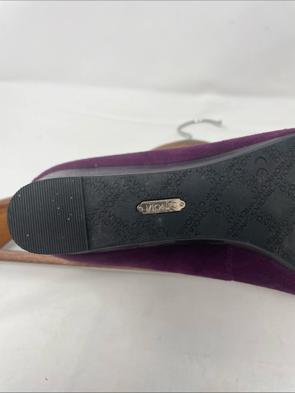 Vionic Plum Suede-Like Wedged Heel Pump Size 10 Excellent Condition - Picture 14 of 15